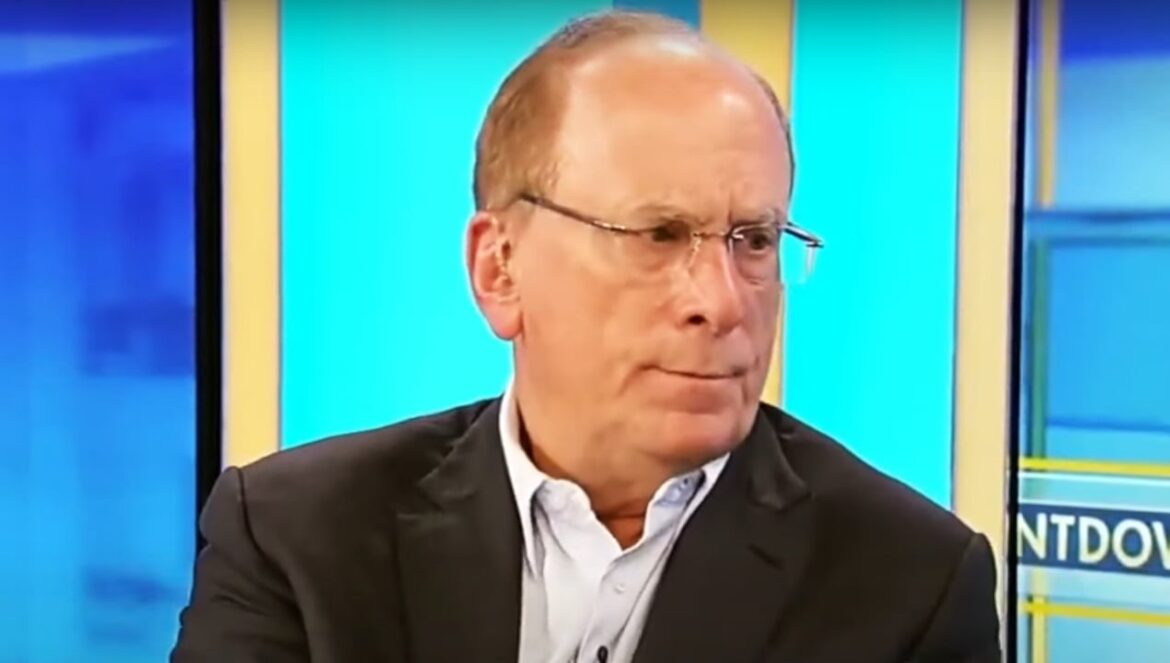 BlackRock становится крупнейшим известным владельцем BitCoin - что это значит для рынка?
