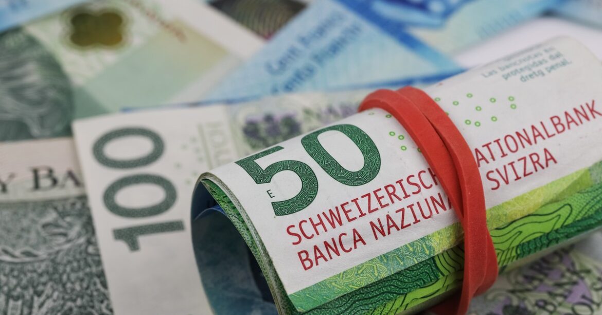 В банковском секторе есть конкуренция. «Конкурентное давление» заставляет вас улучшить предложение по кредиту
