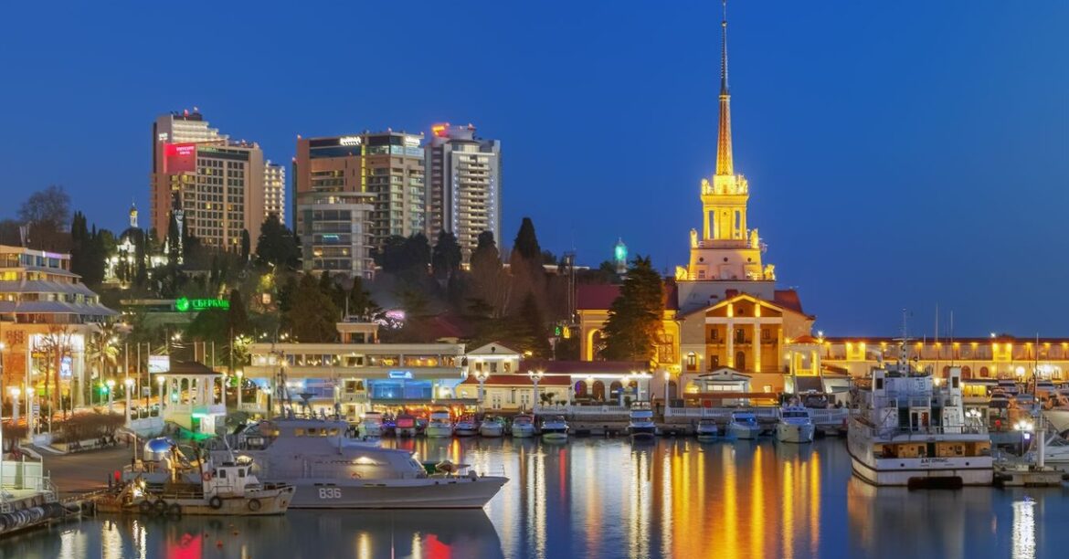 Украина напала на российский черный морской курорт. Пожар в аэропорту, власти страны Краснодар, в которой лежит Сочи, заявили в воскресенье, что из -за украинской атаки беспилотников журнал Burs Burs ... сегодня 12 минут назад
