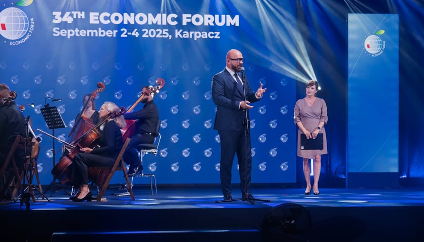 

<p> Гала 34. Экономический форум в Карпачах и присуждение наград президента Wroclaw — Jacek Sutric и Magdalena Okulowska представили 3 награды </p>
<p>» width=»840″ height=»480″/></p>
<p>                                                    <span class=