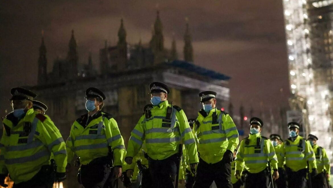 "Мы не будем слушать!" Цифровой идентификатор под принуждением, наблюдение - причина социального взрыва
