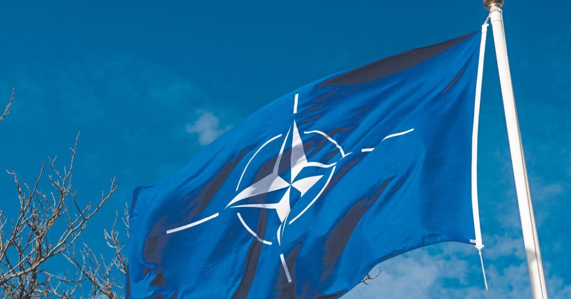 Российские самолеты нарушили воздушное пространство НАТО Два российских военных самолета в четверг вторглись в воздушное пространство Литвы, члена НАТО, на 18 секунд, сообщили литовские вооруженные силы. сегодня, 3 минуты назад
