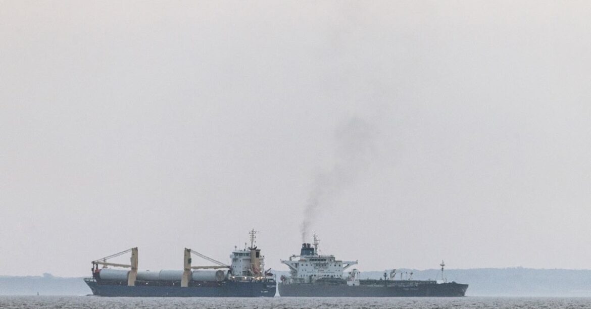 Франция: было начато расследование танкера, принадлежащего российскому теневому флоту
