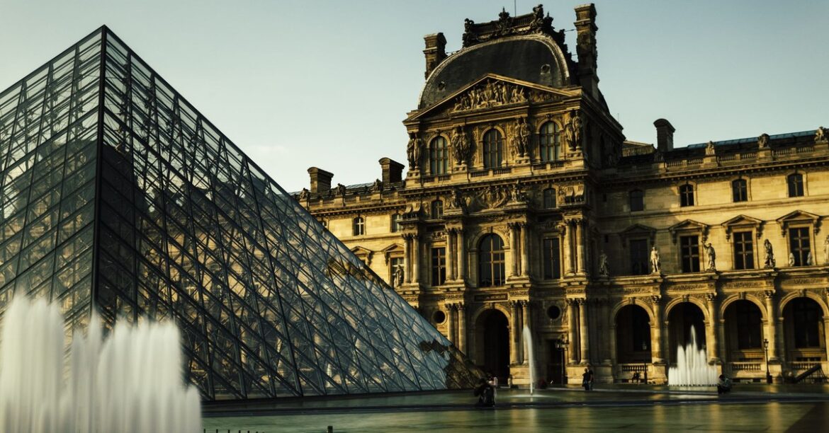 Кража драгоценностей в Лувре: найдена корона императрицы Евгении
