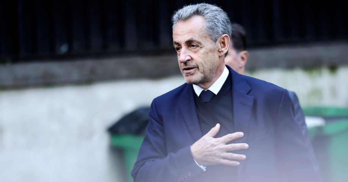 Саркози в тюрьме. За что его осудили и каковы условия его камеры?
