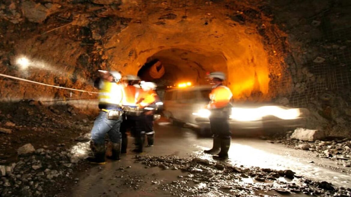 «Это не мы, это кто-то другой...» Сотни килограммов золота унесли через подземные туннели, повстанческая армия отвергает обвинения
