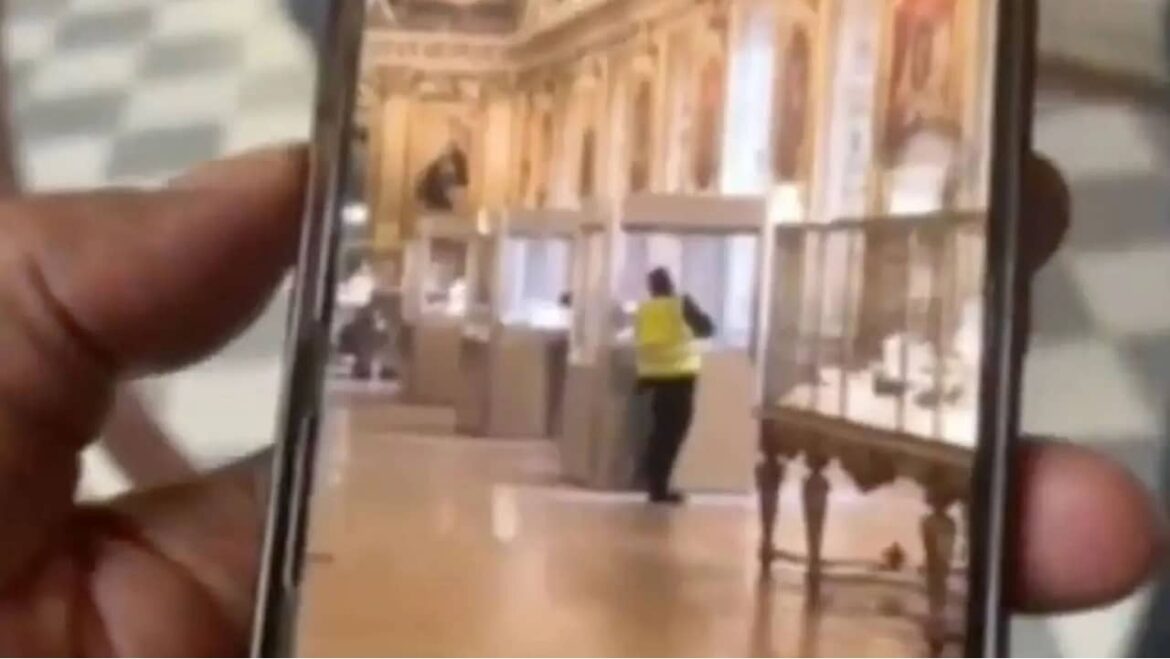 (Некоторые) преступники из Лувра были схвачены. Музей убирает драгоценности с выставки
