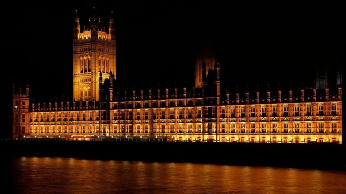 «Спровоцируйте их на какую-нибудь глупость». Британские чиновники заявляют, что их решения применяются в США
