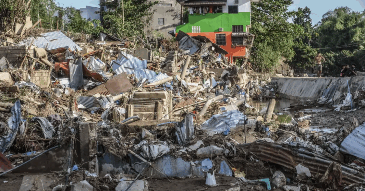 Чрезвычайное положение на Филиппинах! Тайфун Калмаэги опустошил страну. Сотни жертв и пропавших без вести
