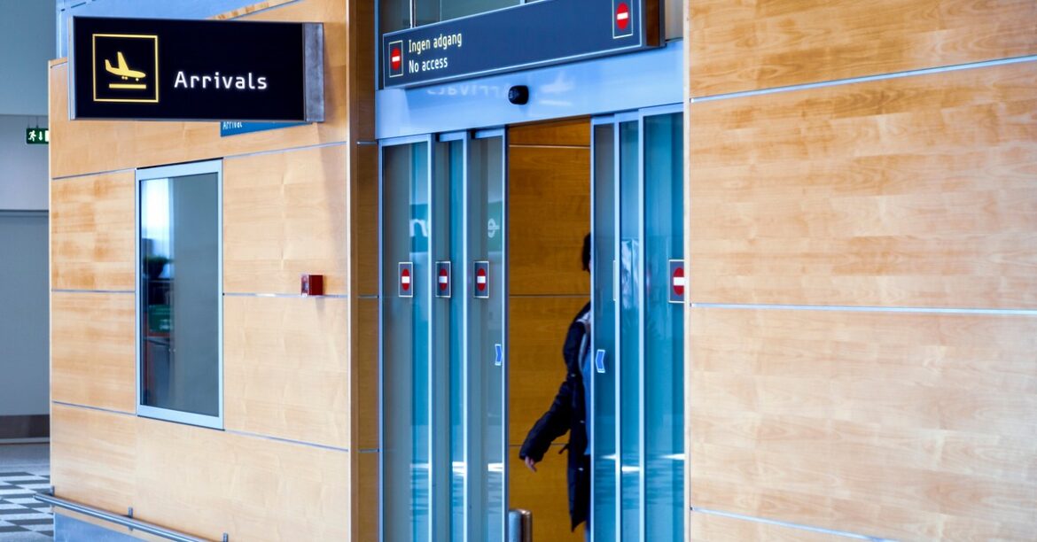 Дания: инцидент с дронами в аэропорту Ольборга. Отмененные и задержанные рейсы
