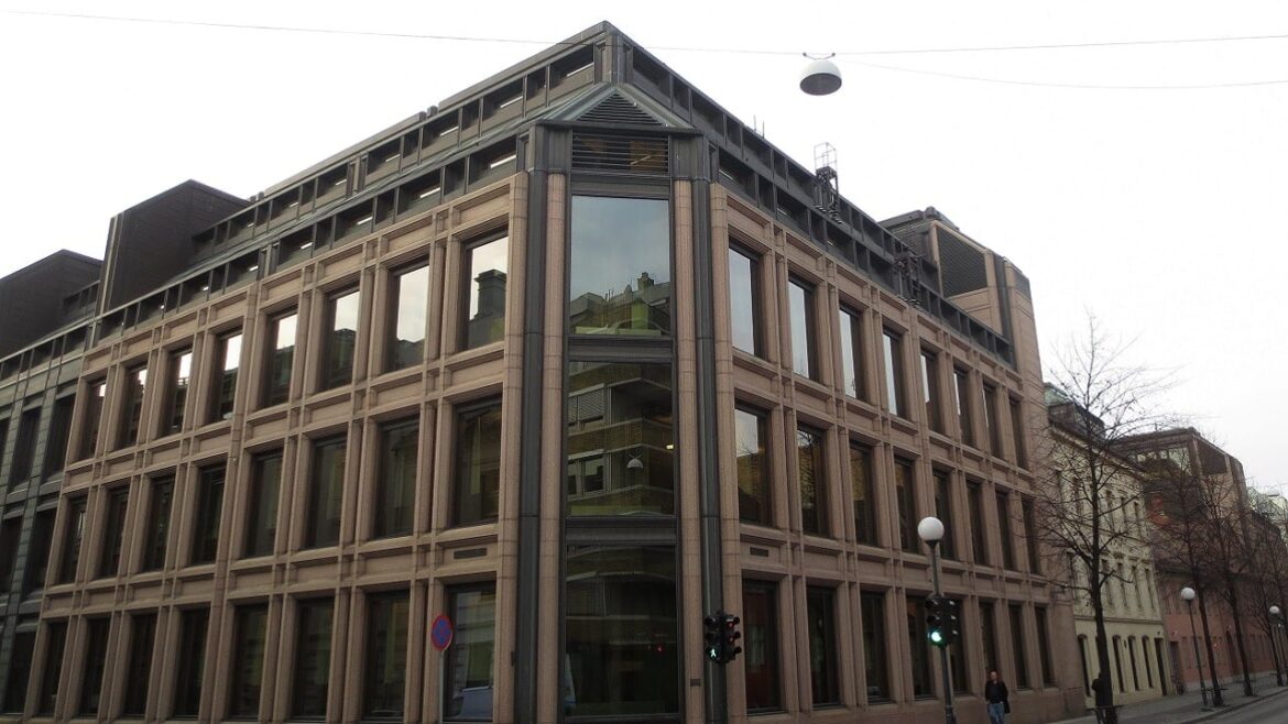 Крупнейший в мире суверенный фонд прекращает смешивать политику с инвестициями. Но исключая Маска?
