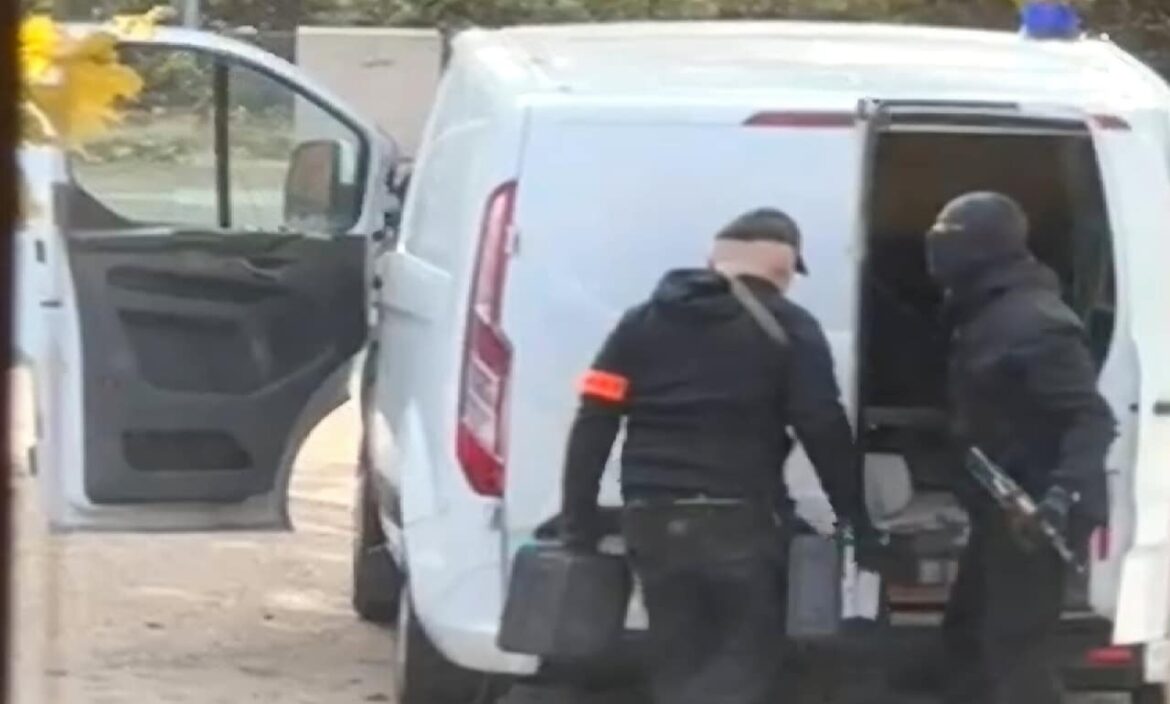 Нападение на золотоперерабатывающий завод, ранения и арест. Бандиты с тяжелым вооружением и бомбами украли 12 миллионов
