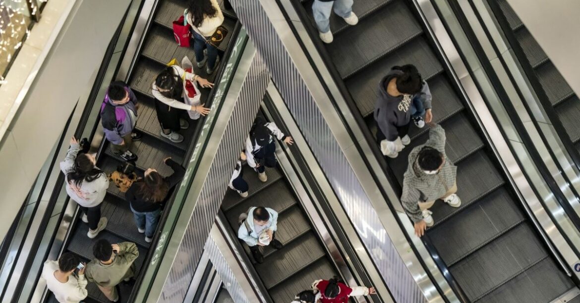 Экономика растет, но безработица будет расти. Вот новые прогнозы для Польши
