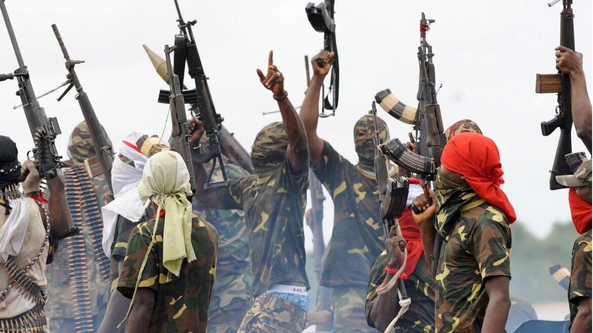 «Уважайте наш суверенитет» – и давайте больше денег. Трамп, авиаудары и игнорируемая резня. Будет ли еще одна война?
