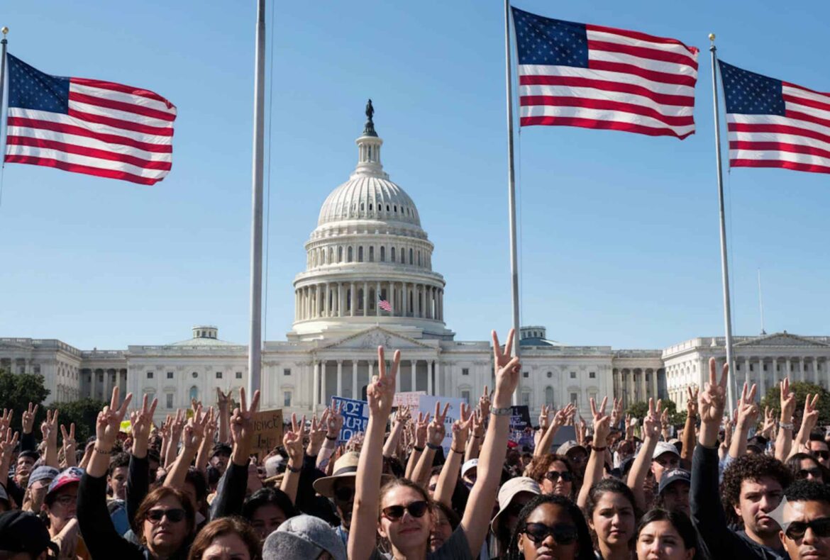 Всего 76 дней до следующего кризиса! Демократы и республиканцы играют с огнем – что будет дальше с экономикой США после самого длительного паралича в истории?
