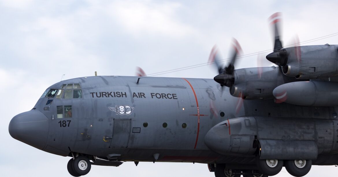 Грузия: 20 турецких солдат погибли в результате крушения транспортного самолета
