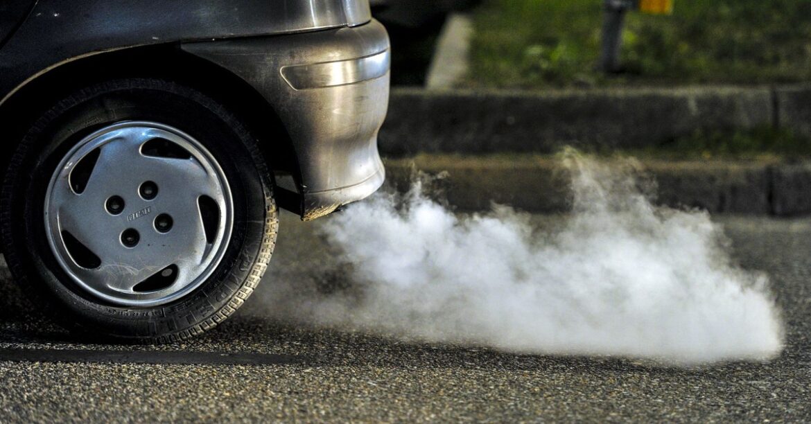Однако автомобили с двигателем внутреннего сгорания не исчезнут из Европы. Европейская комиссия меняет правила на 2035 год
