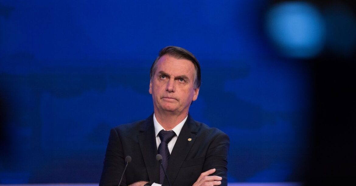 Сенат Бразилии поддержал законопроект о смягчении приговора бывшему президенту Болсонару
