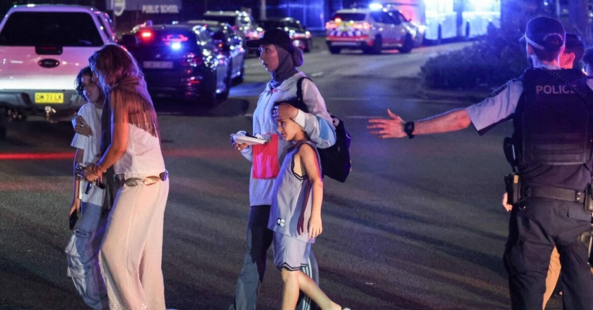 Число жертв стрельбы на пляже Бонди в австралийском Сиднее возросло - кто были нападавшими?
