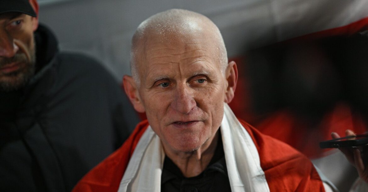 Алесь Беляцкий вышел из тюрьмы в Беларуси: Он отказался помиловать Лукашенко
