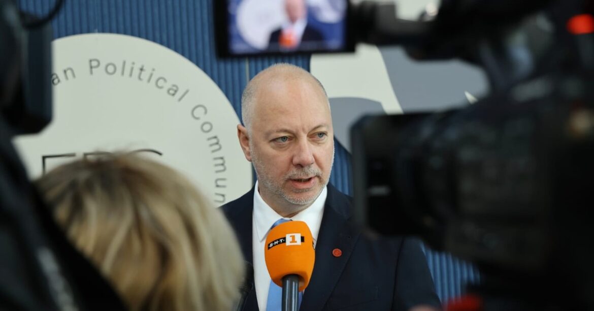 Болгарское правительство прислушалось к недовольной улице. Отставка незадолго до введения евро
