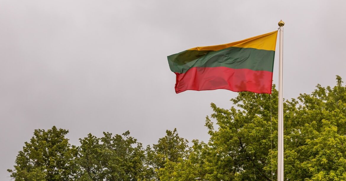 В Литве объявлено чрезвычайное положение. Истец прилетел из Беларуси
