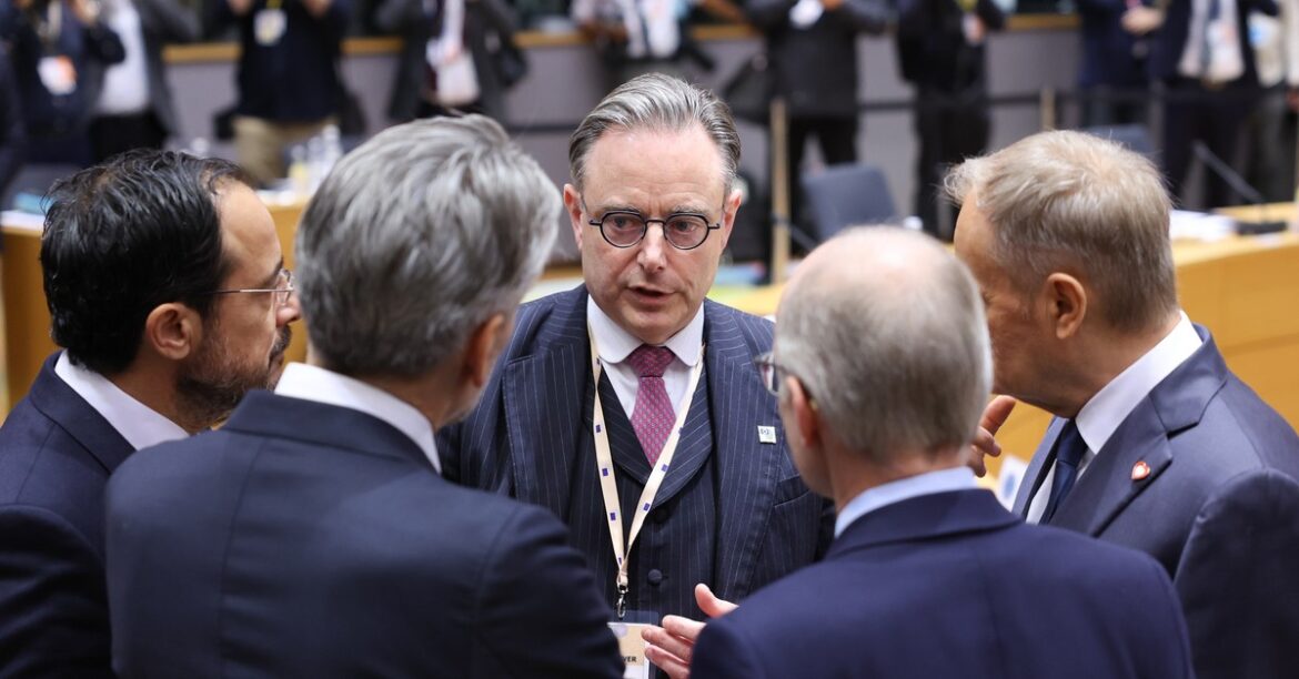 Фасадный успех ЕС. Кто передаст Украине и сколько денег?
