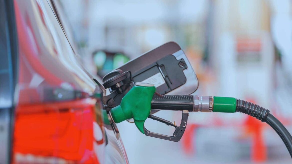 Топлива за 5,19 злотых нет. Однако топливный сбор увеличился в третий раз
