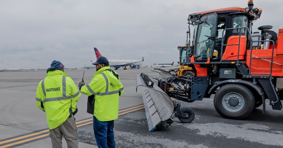 Чрезвычайное положение в Нью-Йорке. Мощный зимний шторм парализует северо-восток США
