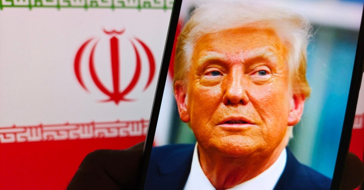 Трампа проинформировали о вариантах нападения на Иран. Есть ли внешнее свержение режима?
