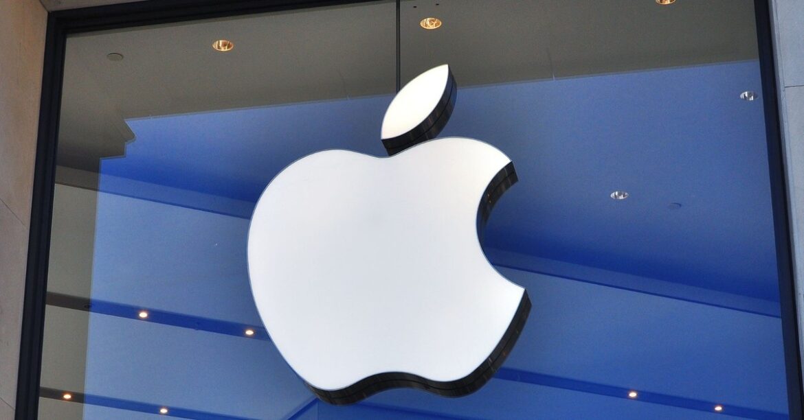 Рекордное приобретение Apple. Гигант тратит миллиарды, чтобы догнать конкурентов в гонке ИИ
