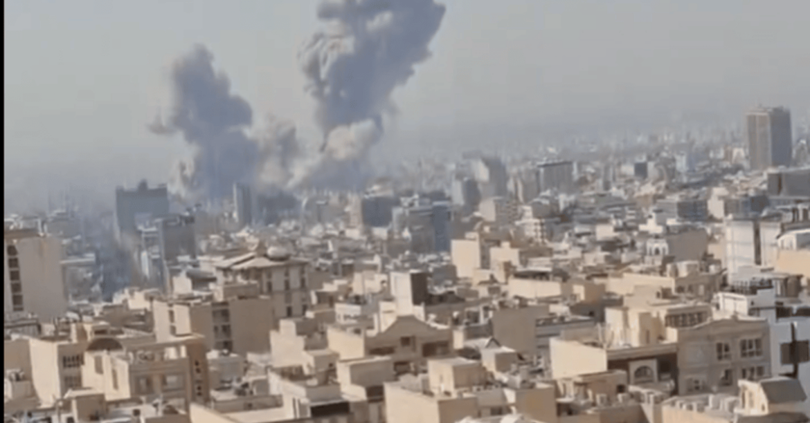 В Абу-Даби осколком ракеты погибла женщина. В Минабе погибли 40 человек, еще 4 - в Сирии
