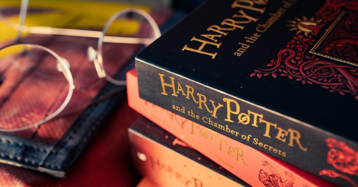 Церковь хотела отпраздновать Пасху в стиле Гарри Поттера. Кинокомпания пригрозила подать в суд. Мессы «Каникулы Гарри Поттера», запланированные на Пасху в Осло, придется переименовать в «Киноканикулы». После юбилейной службы... сегодня, 41 минуту назад
