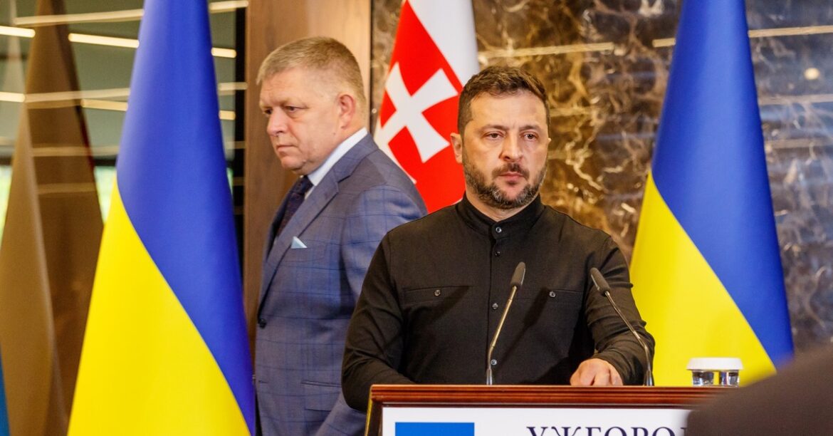 СМИ о блокаде помощи Украине со стороны Словакии и Венгрии. Они четко указывают причины
