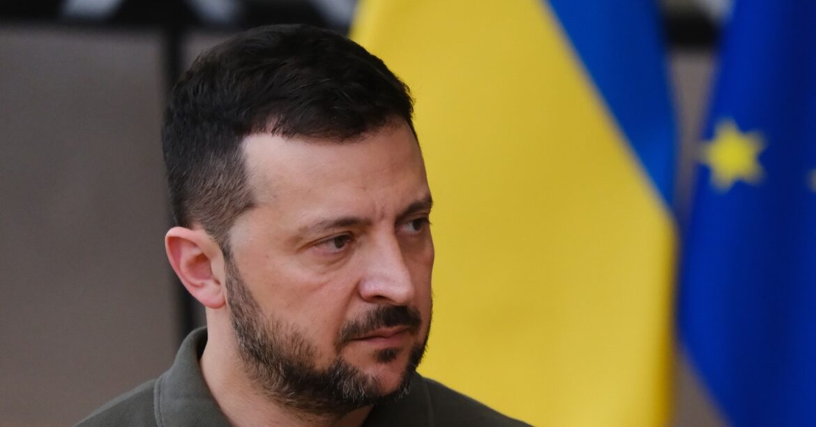 Зеленский отвечает на сообщения о выборах 24 февраля: "Я впервые об этом слышу".
