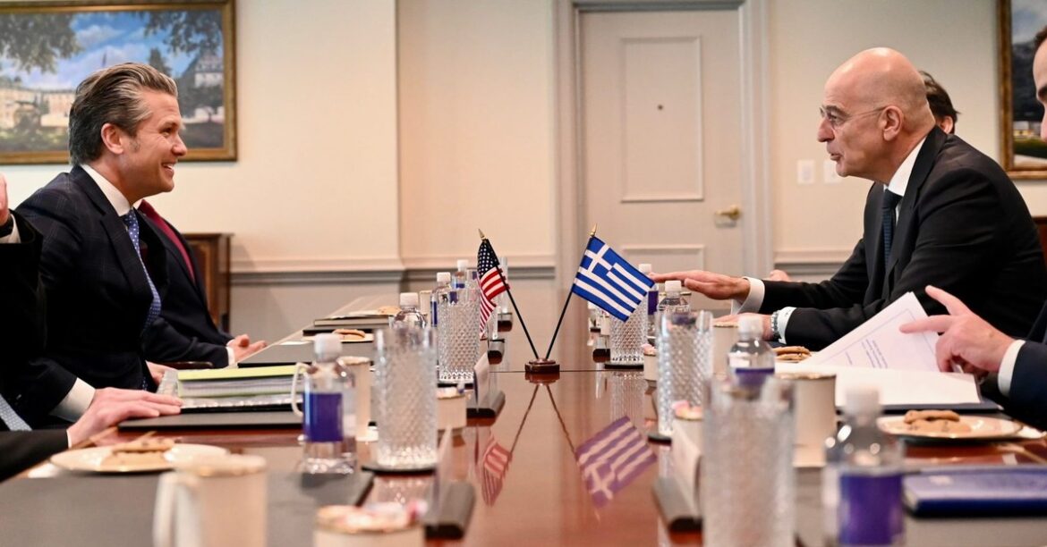 Троянский конь в ЕС. За чью команду играет Греция? Греция оказалась между США и Европейским Союзом в период растущей трансатлантической напряженности. Хотя американцы гарантируют ей безопасность,... сегодня, час назад
