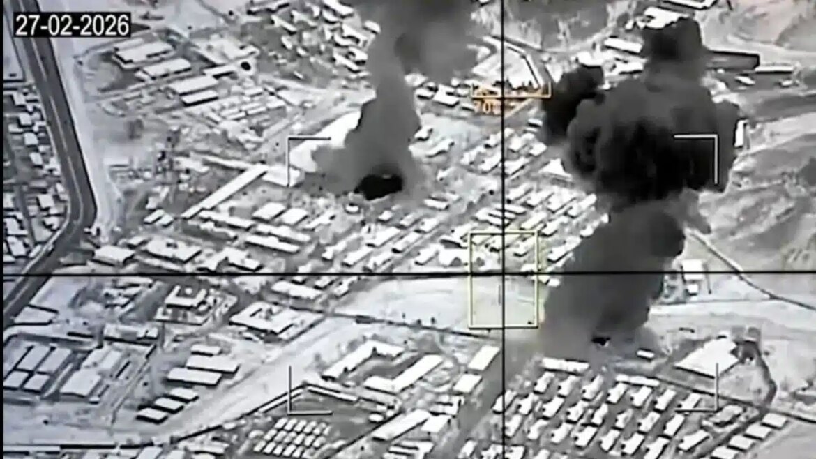 Пакистан объявил «открытую войну». ВВС бомбят столицу, десятки пограничных застав оккупированы, сотни убиты
