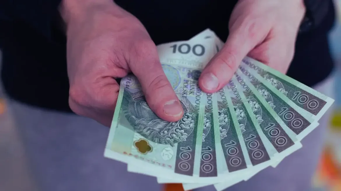 Правительство опаздывает, но зарплаты близки к рекордным. Когда сломается психологическая граница?
