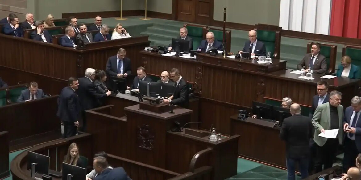 Счета рекордно высоки, а депутаты получают повышение. 25 тысяч злотых в месяц все еще недостаточно?
