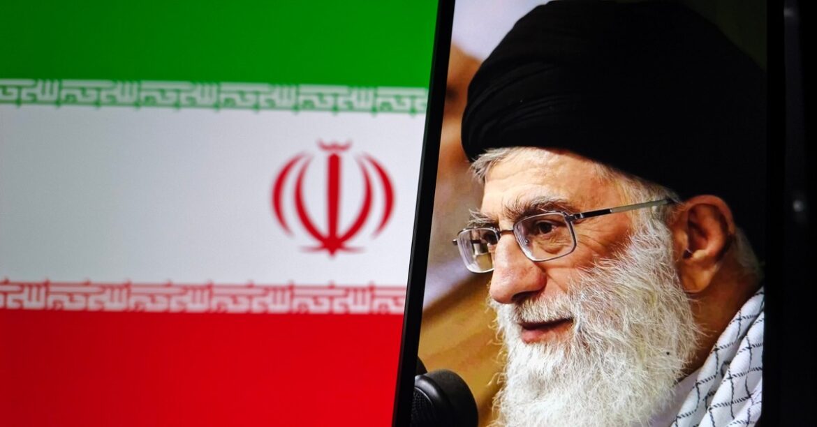 Пережил ли Али Хаменеи нападение? Тегеран молчит. Что случилось с лидером Ирана?
