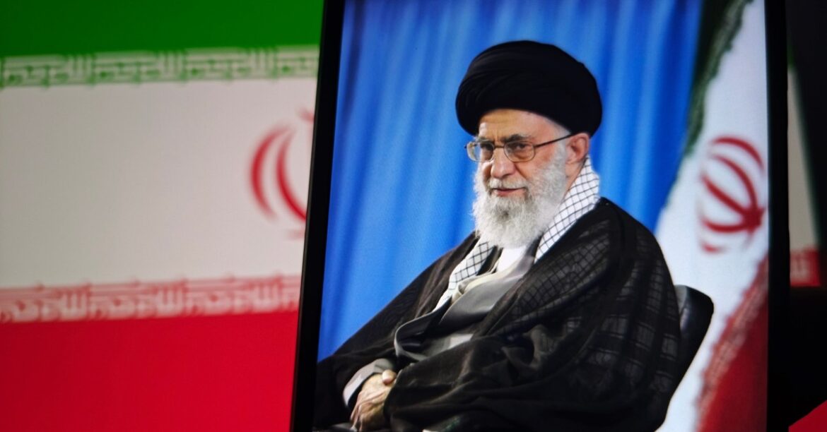 Иран начинает процесс преемственности после смерти Хаменеи. Временный совет руководства в воскресенье
