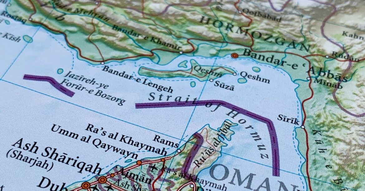 Иран объявляет о закрытии Ормузского пролива. Блокада ключевого нефтяного маршрута
