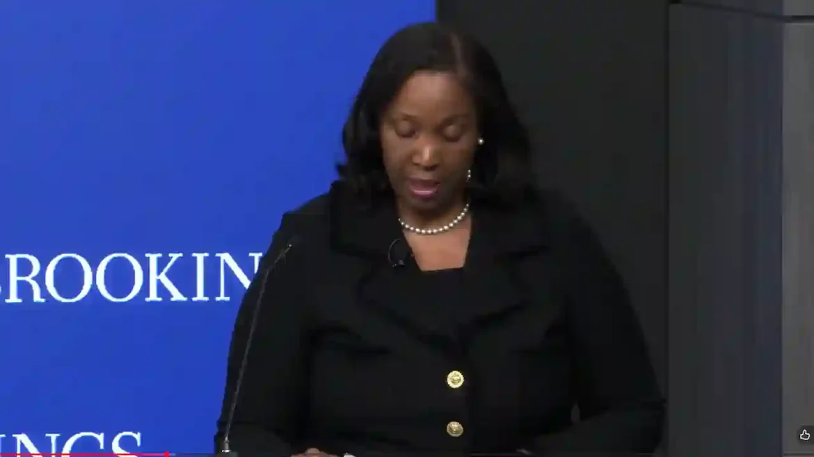 Лиза Кук из ФРС предостерегает от инфляции, а Биткойн и Эфириум ждут вердикта рынков
