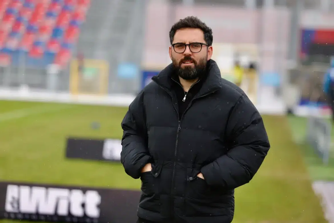 Огромный скандал в Экстракласе! Политик якобы ударил тренера Радомяка. Уйдет ли Фейо?
