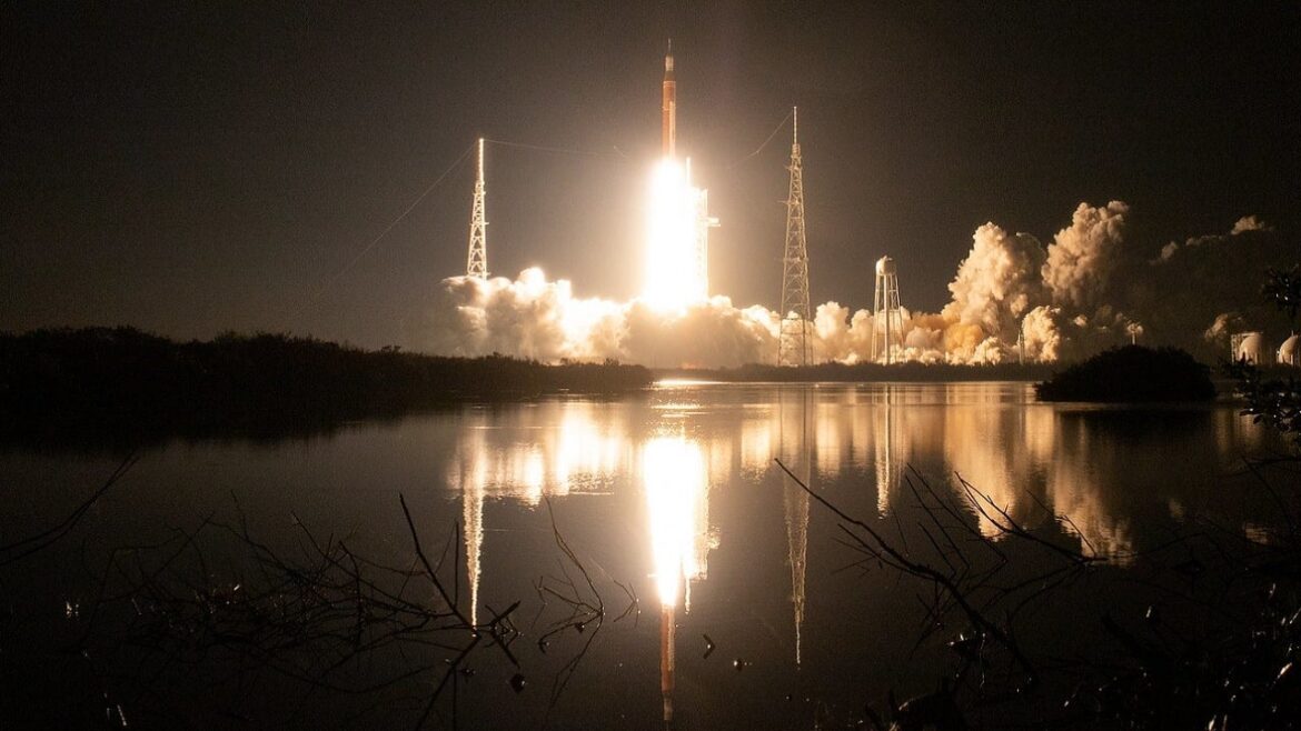 SpaceX вместо Boeing в программе Artemis. НАСА вынуждено из-за затрат, задержек и критики
