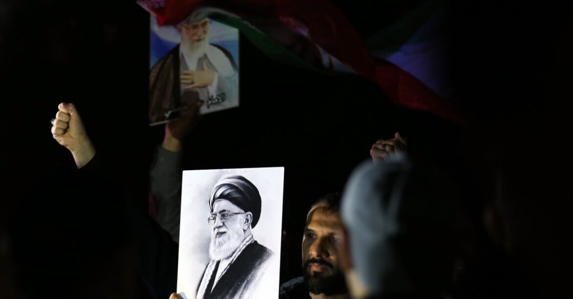 Atak USA i Izraela: Wszystko, co wiemy o ataku na Iran i losie ajatollaha