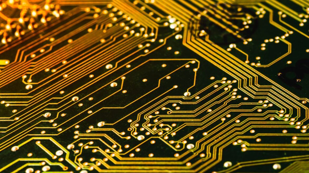 Сначала PlayStation, теперь карты памяти: Sony приостанавливает поставки и заказы
